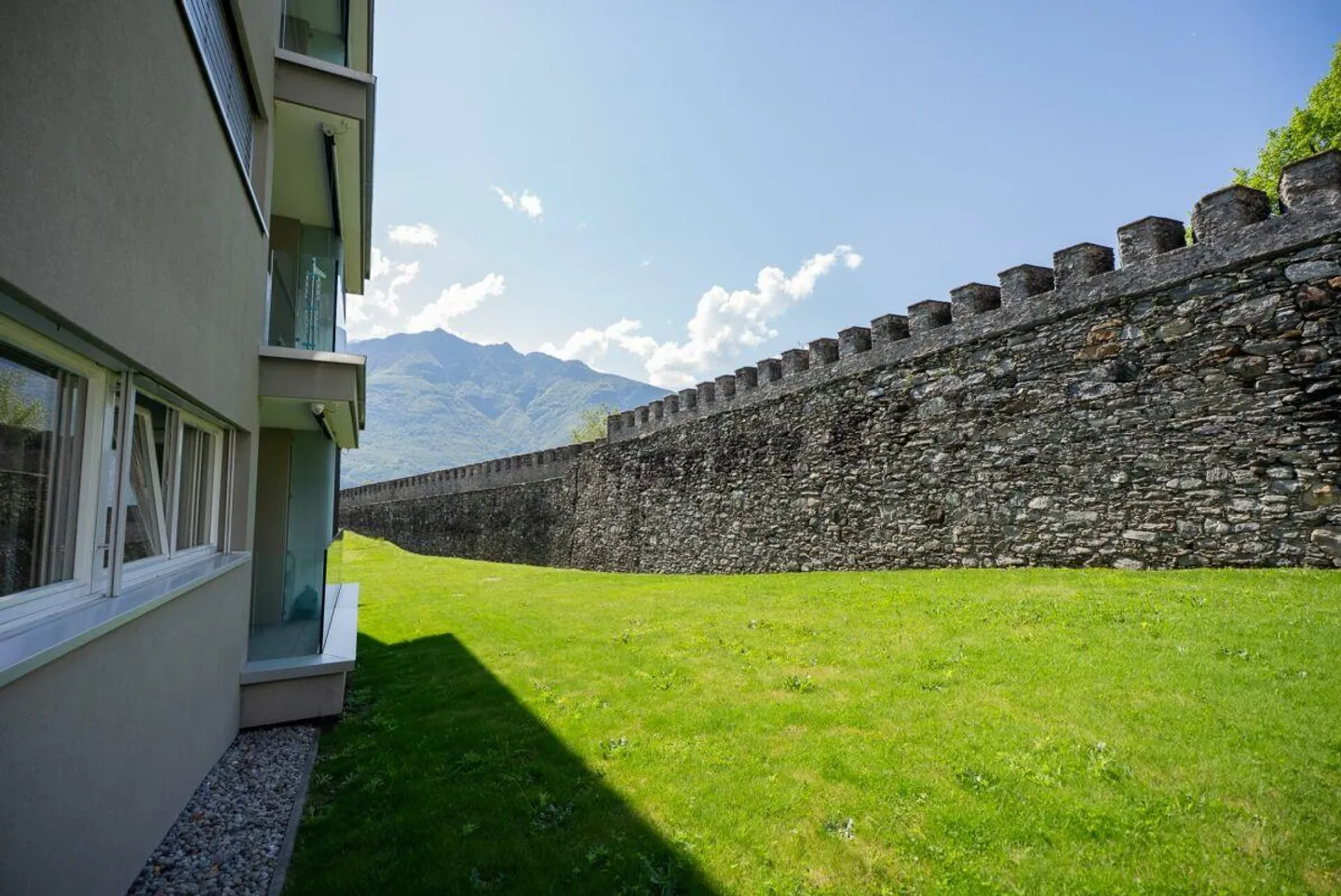 Vendiamo a Monte Carasso bel 4.5 locali attorniato dalla murata - Foto 1 di 17