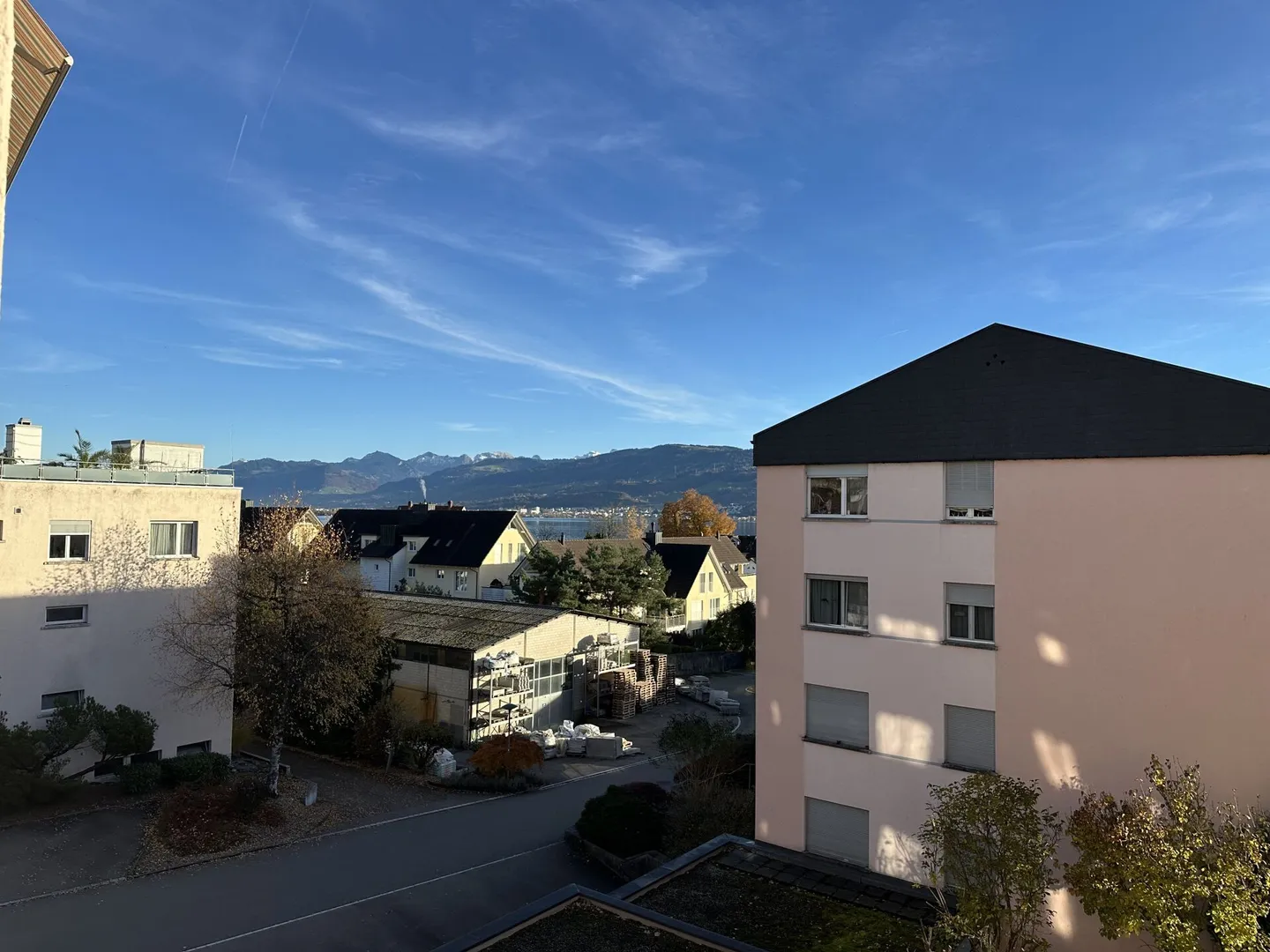 Cozy apartment with lake view - Photo 9 of 11