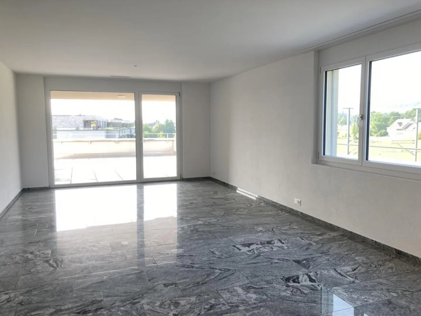 Spacious penthouse apartment with huge terrace - Photo 4 of 7