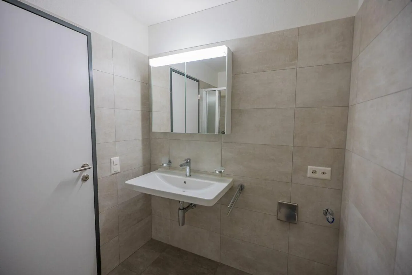 Vendiamo a Monte Carasso bel 4.5 locali attorniato dalla murata - Foto 10 di 17