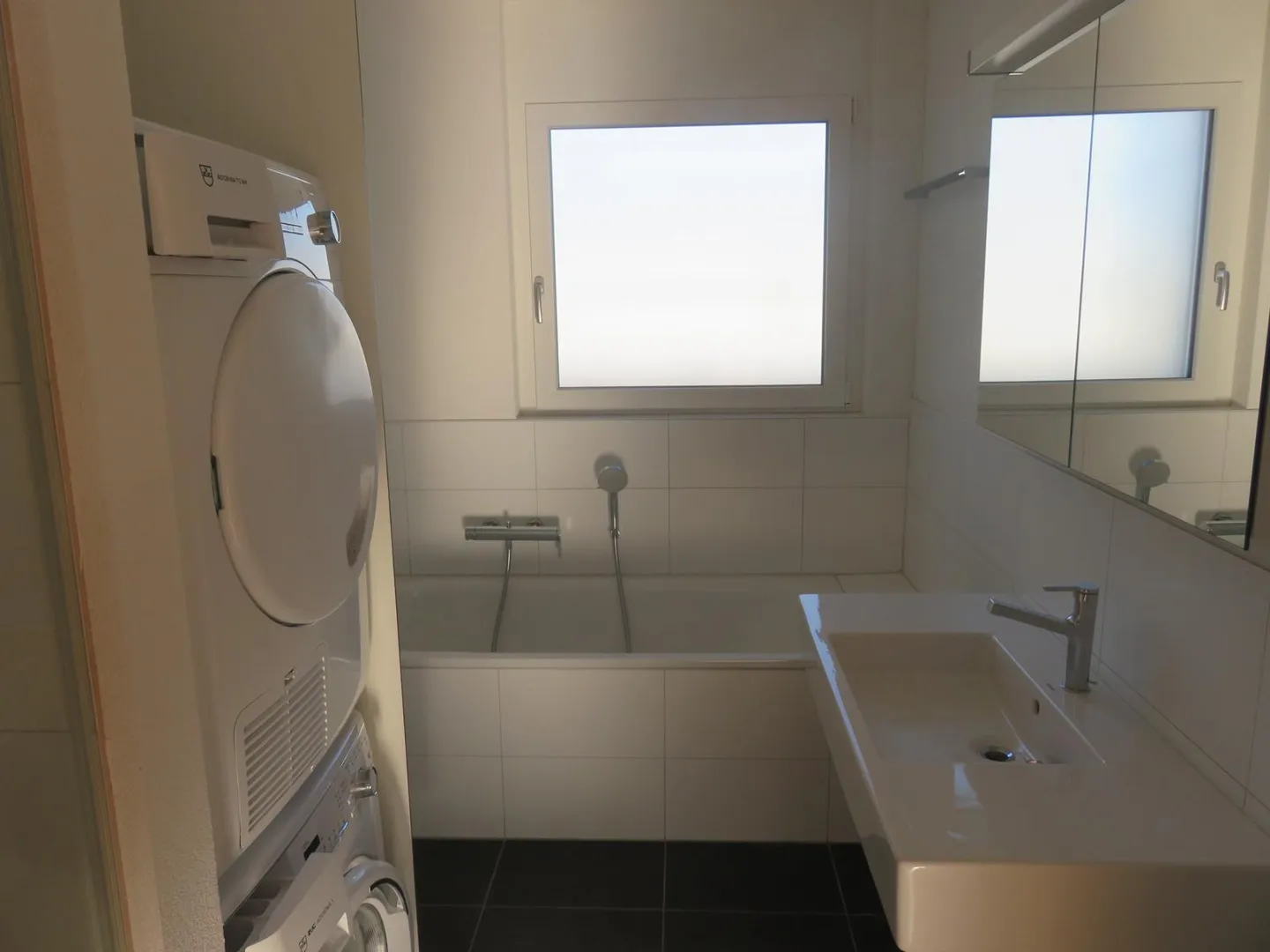 2.5-Room Penthouse Apartment - Photo 5 of 10