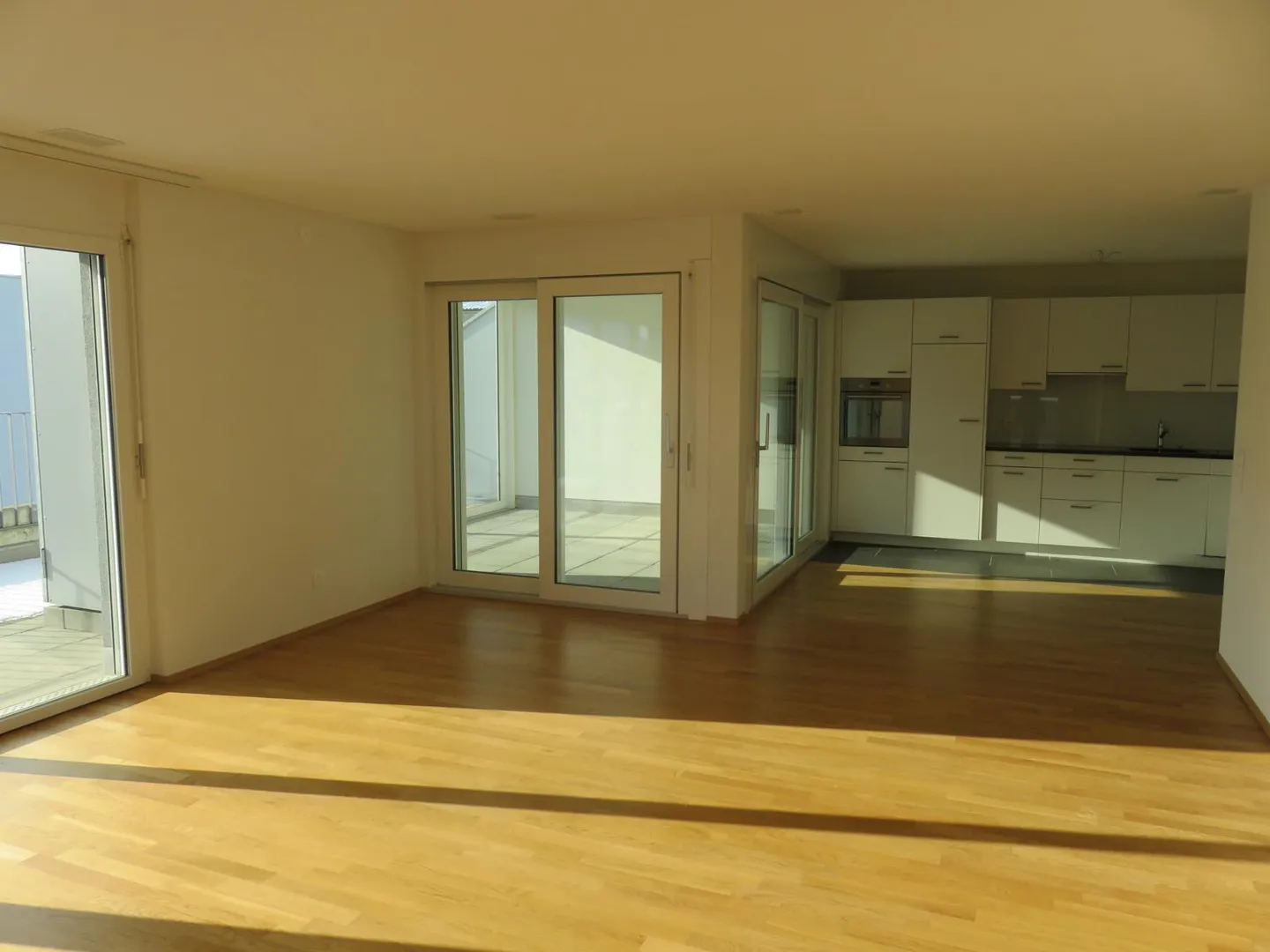 2.5-Room Penthouse Apartment - Photo 2 of 10