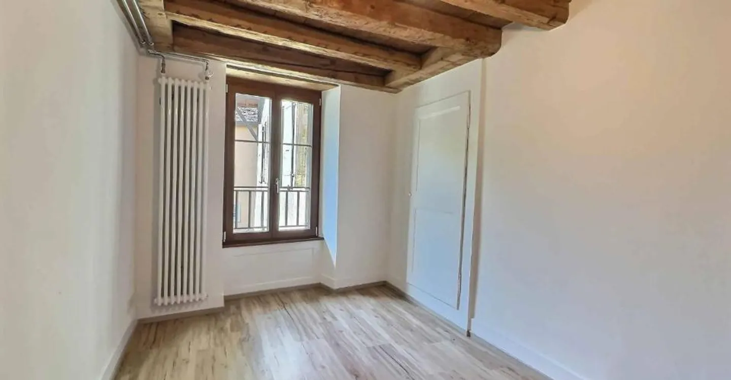 Geräumige 5,5-Zimmer-Wohnung im Herzen der Altstadt von Cossonay - Foto 4 von 9