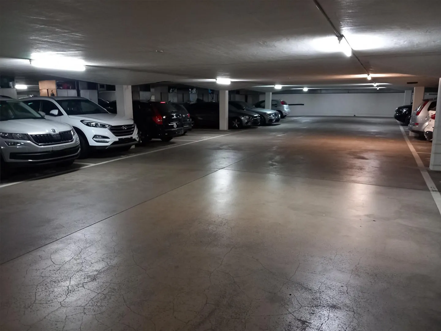 Divers parkings à louer - Photo 3 sur 3