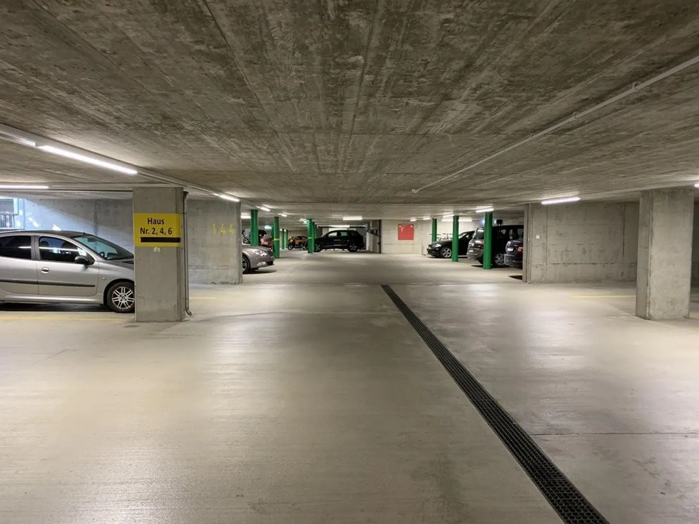 Più veicoli, un posto! Posto auto doppio in affitto. - Foto 2 di 3