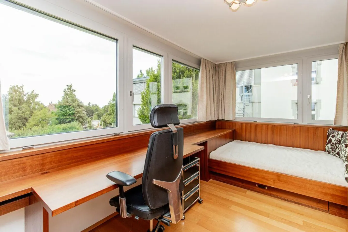 Bezugsbereite 4.5-Zimmer-Wohnung bei der HSG - möbliert, modern und lichtdurchflutet - Foto 7 di 13