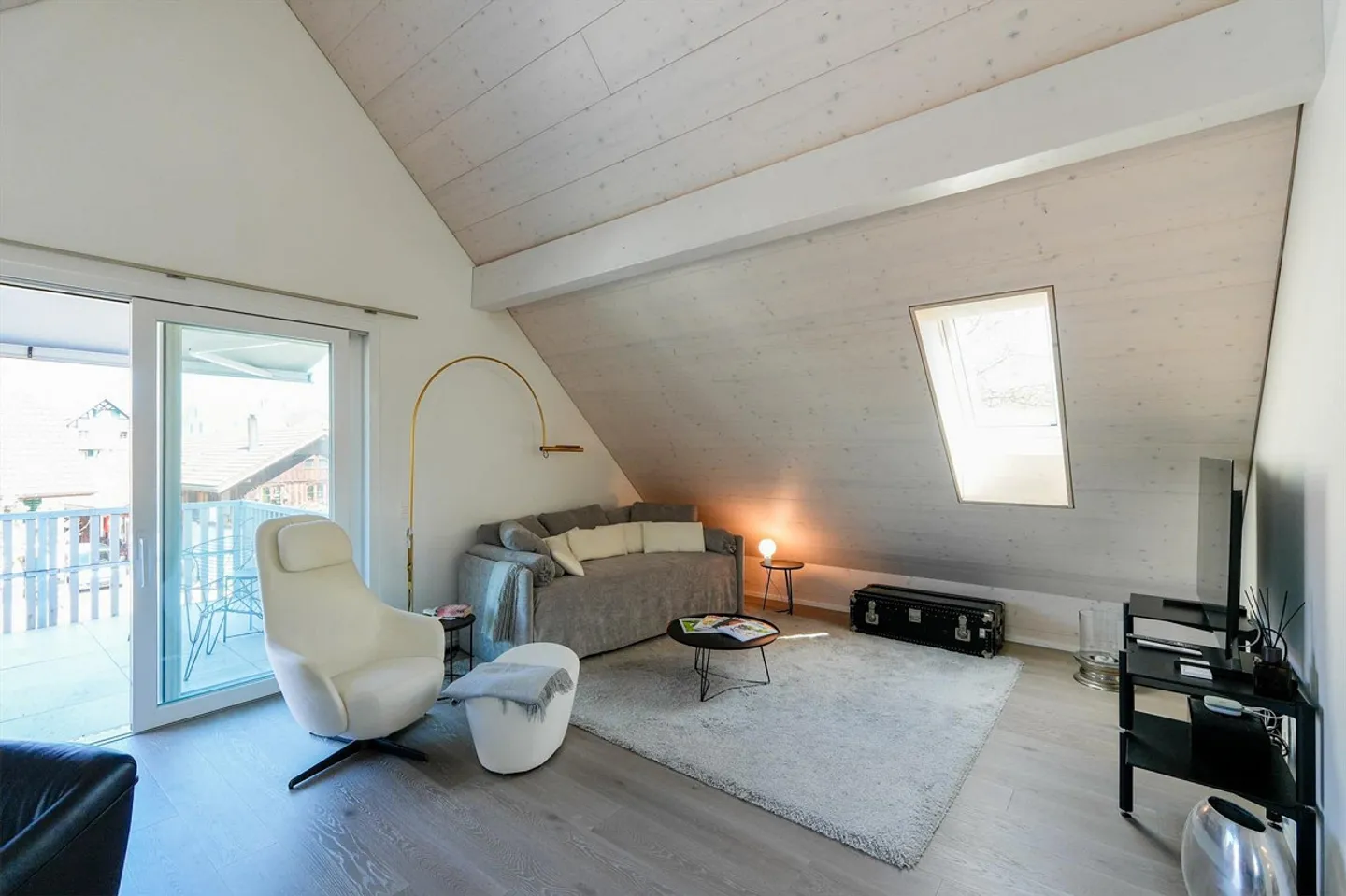 Appartamento attico di 2,5 locali moderno e luminoso - Foto 3 di 12