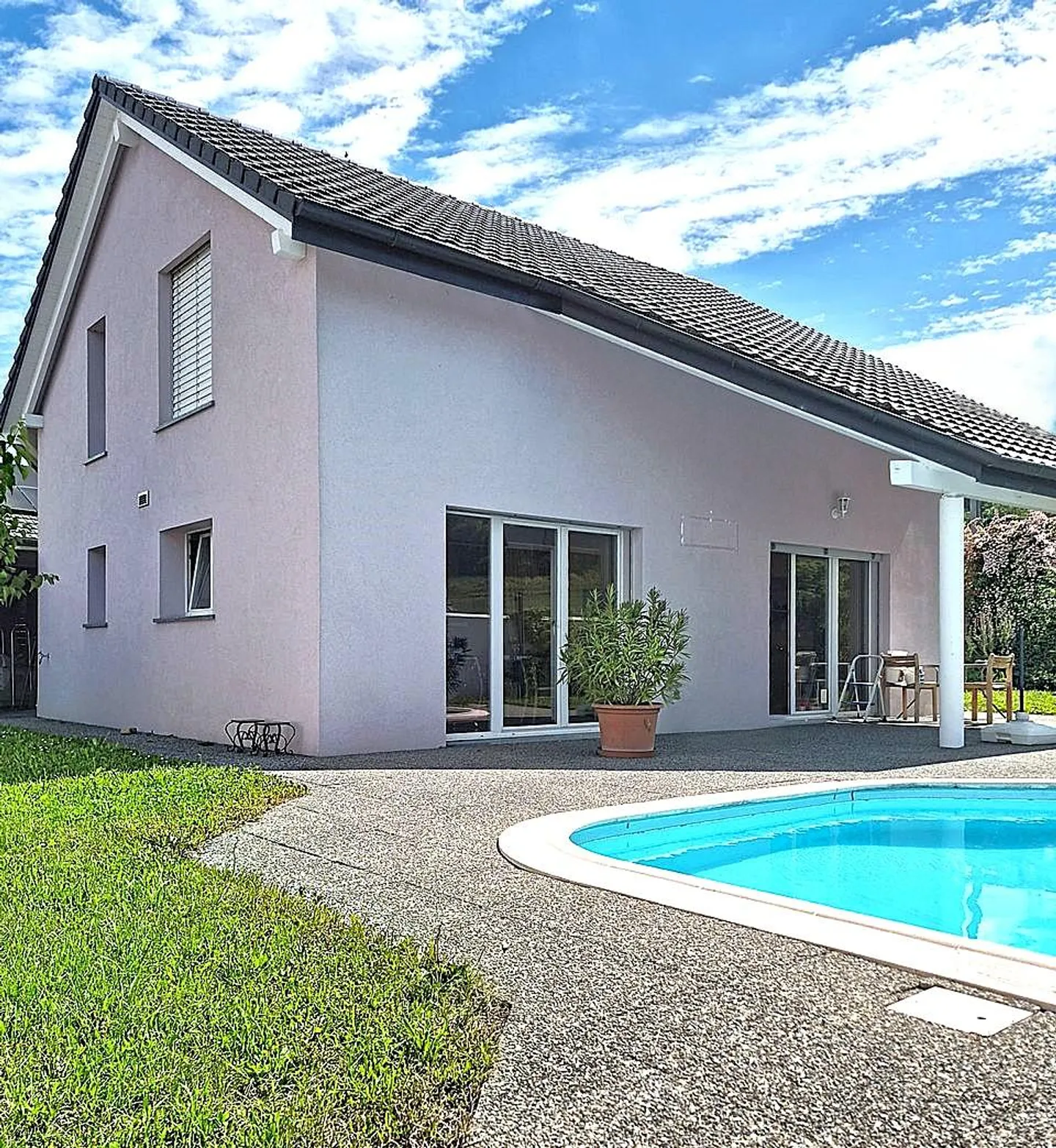 Cheyres (DE) - Maison 5,5 pièces - Quartier résidentiel - 300 mètres du lac - Photo 1 sur 10