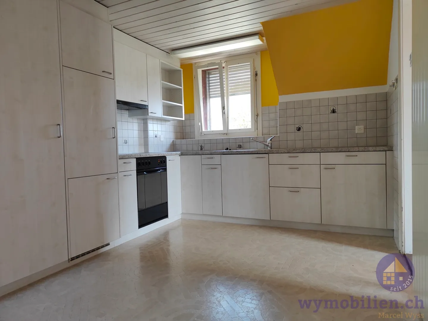 Ampio appartamento all'ultimo piano - Foto 4 di 14
