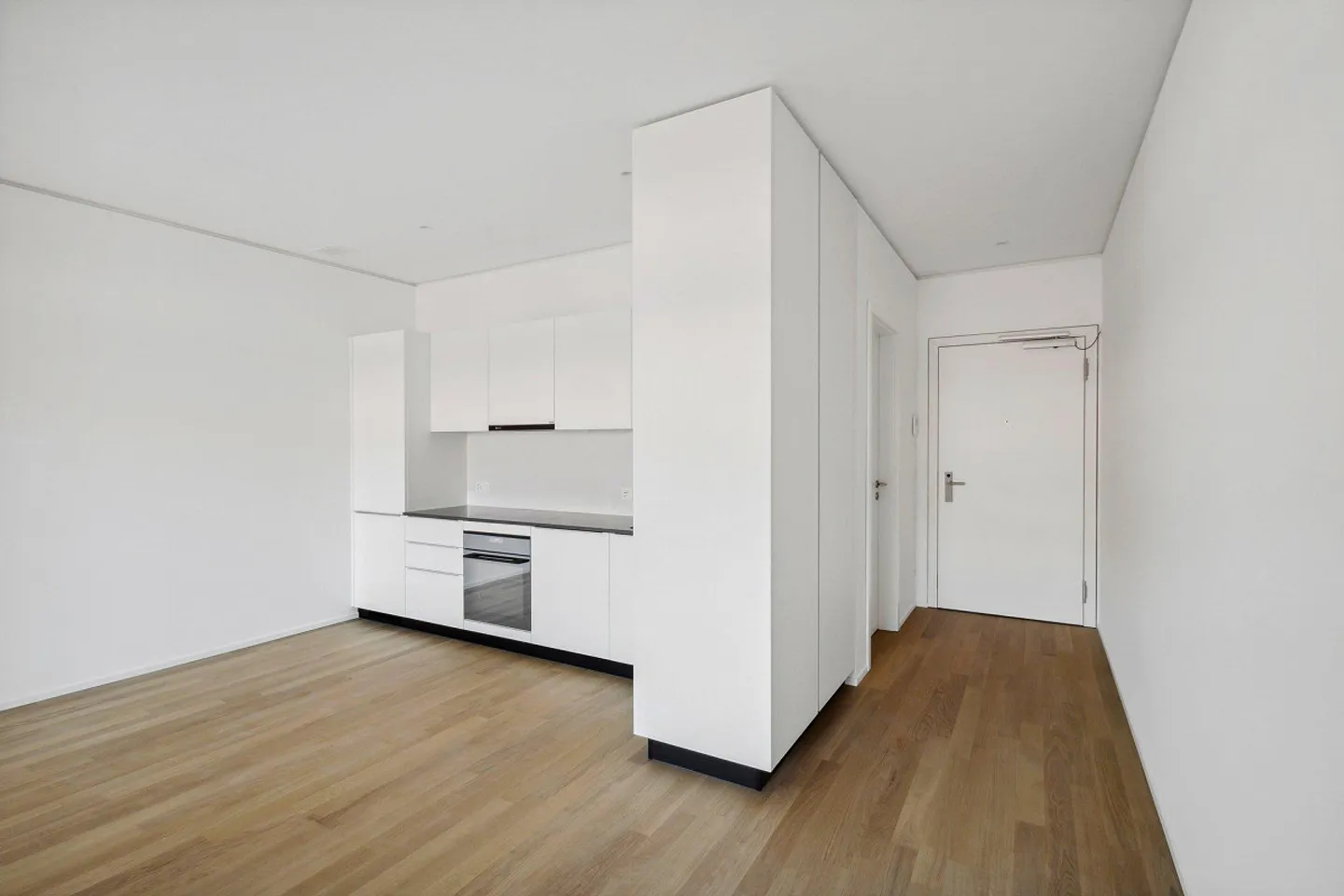 Modern Studio with Green Park - Photo 1 of 7