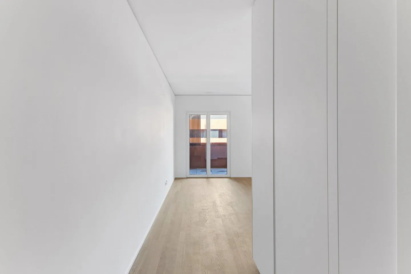 Modern Studio with Green Park - Photo 6 of 7