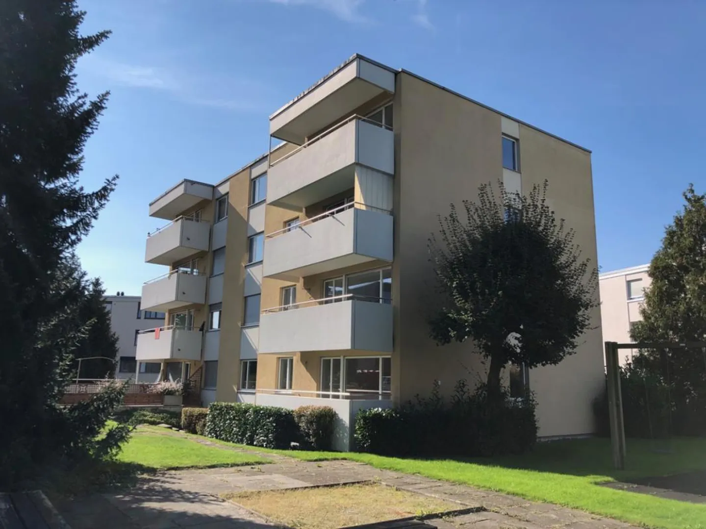 Vie tranquille près du lac et de la ville - Photo 1 sur 10