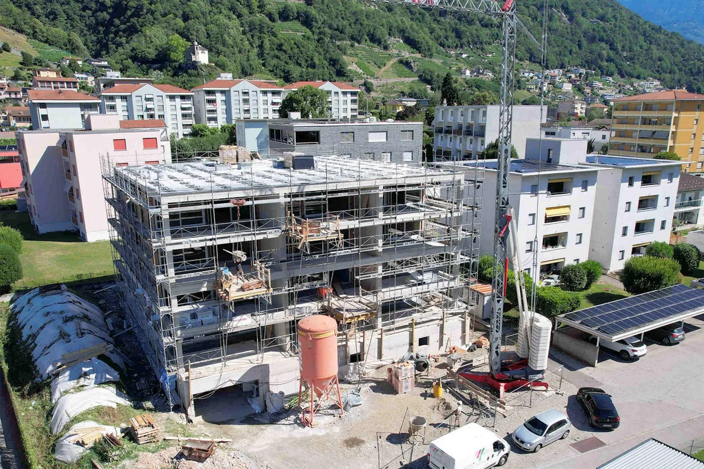 Nuovo appartamento con grande giardino in zona comoda e tranquilla - Photo 3 sur 13