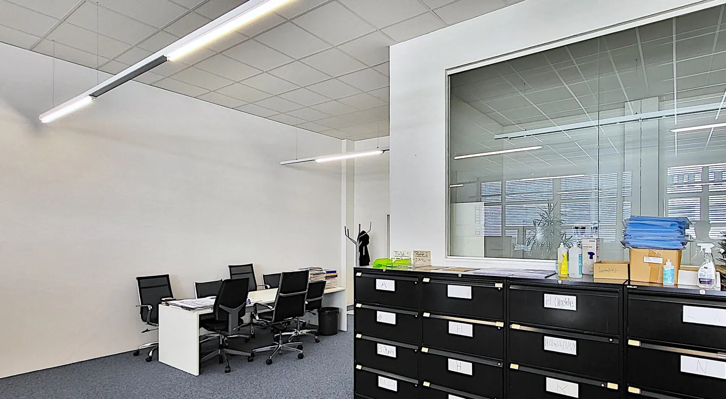 Ufficio ben posizionato, sviluppato e luminoso con collegamento all'acqua - 158 m2! - Foto 3 di 8