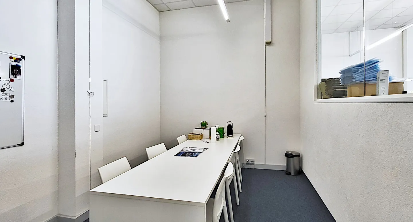 La tua nuova sede commerciale a Cham? 542 m2 di spazio commerciale con area ufficio! - Foto 7 di 12