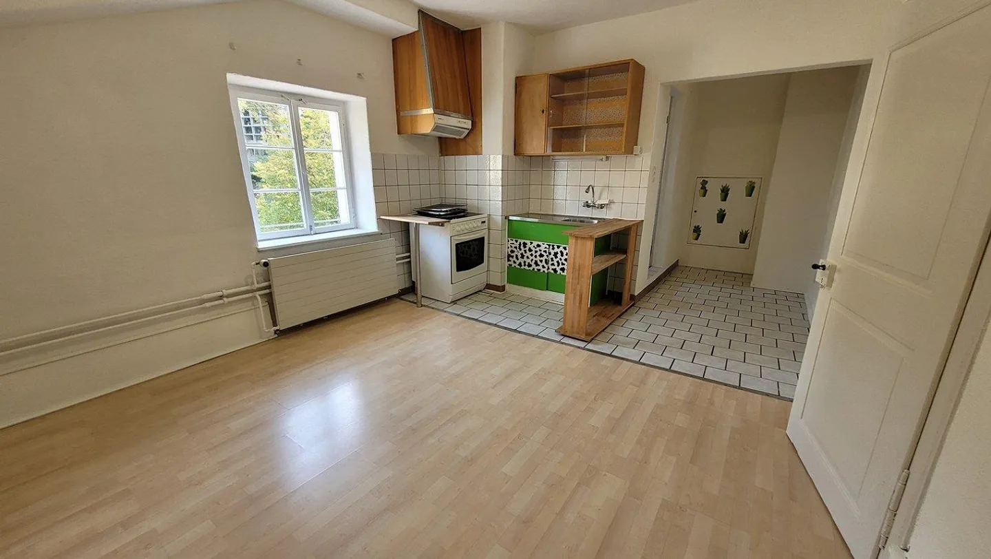 Appartement 2 1/2 Z-ancien sous un toit douillet - Photo 3 sur 13