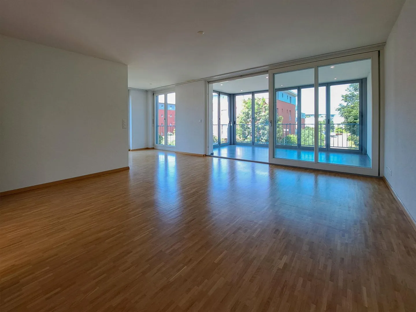 3 1/2 Room Apartment, 2nd Floor - Photo 5 of 13