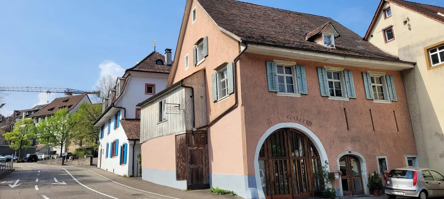 Appartement 2 1/2 Z-ancien sous un toit douillet - Photo 2 sur 13