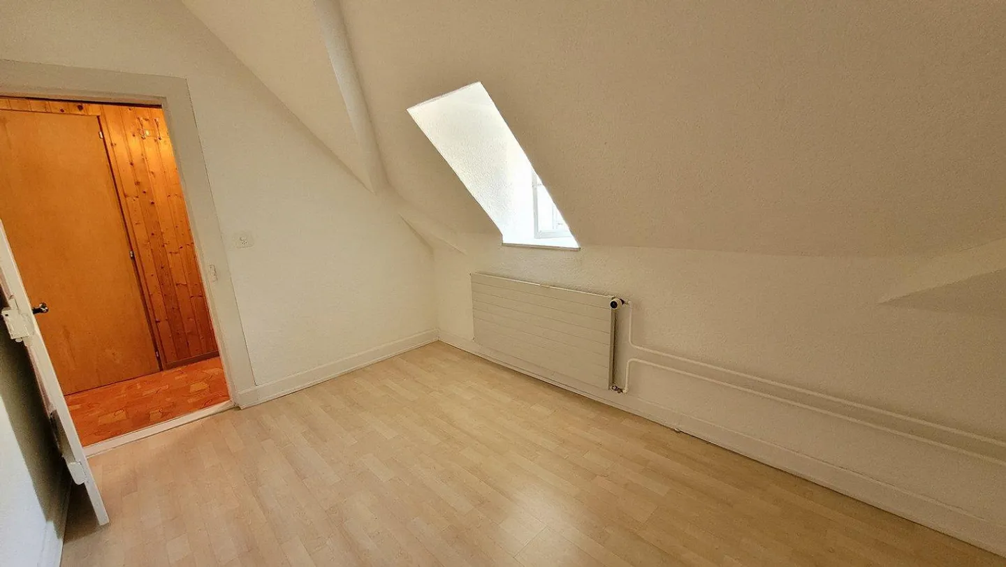 Appartement 2 1/2 Z-ancien sous un toit douillet - Photo 9 sur 13