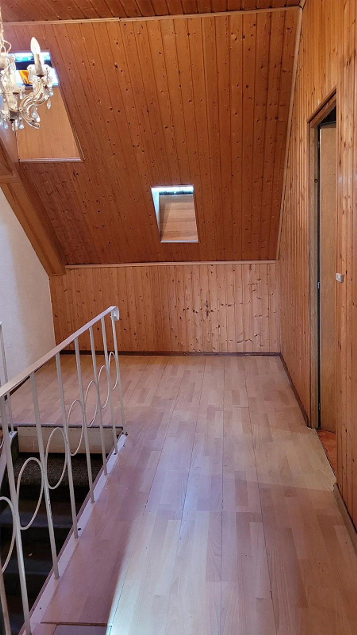Appartement 2 1/2 Z-ancien sous un toit douillet - Photo 13 sur 13