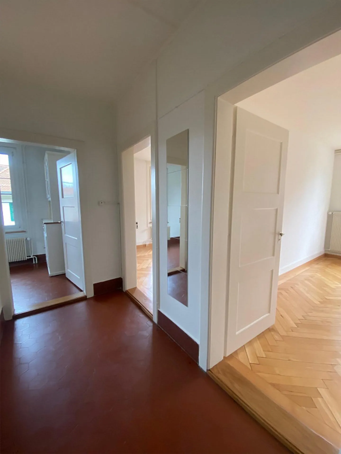 Charming 2-room apartment in a historic building near Bern - Photo 2 of 7