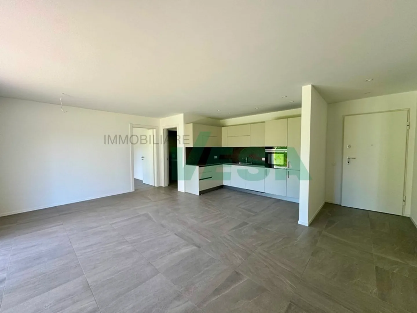 Nuovo e luminoso appartamento di 3,5 locali con grandissimo giardino - Foto 2 di 9