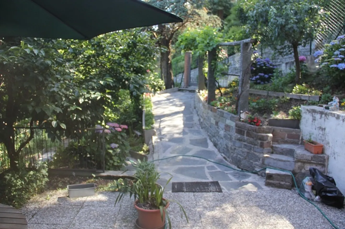 Con area di sosta e vista in una casa bifamiliare - Foto 2 di 7