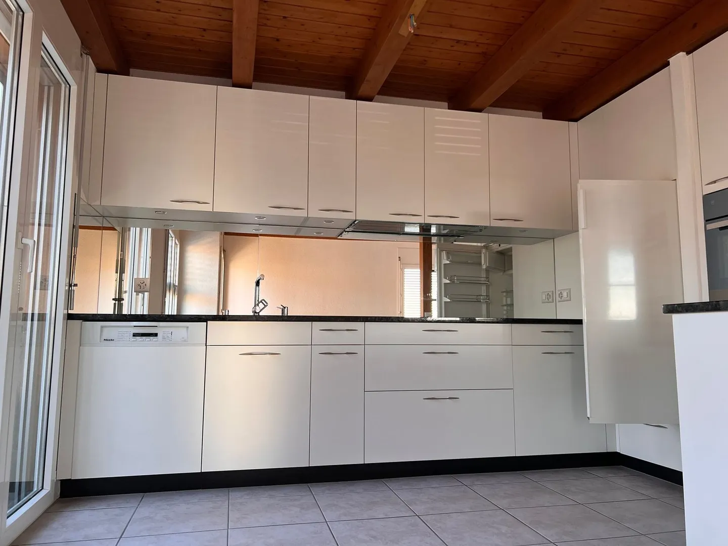 Appartement galerie lumineux et spacieux de 4,5 pièces avec balcon et jardin d'hiver - Photo 5 sur 13