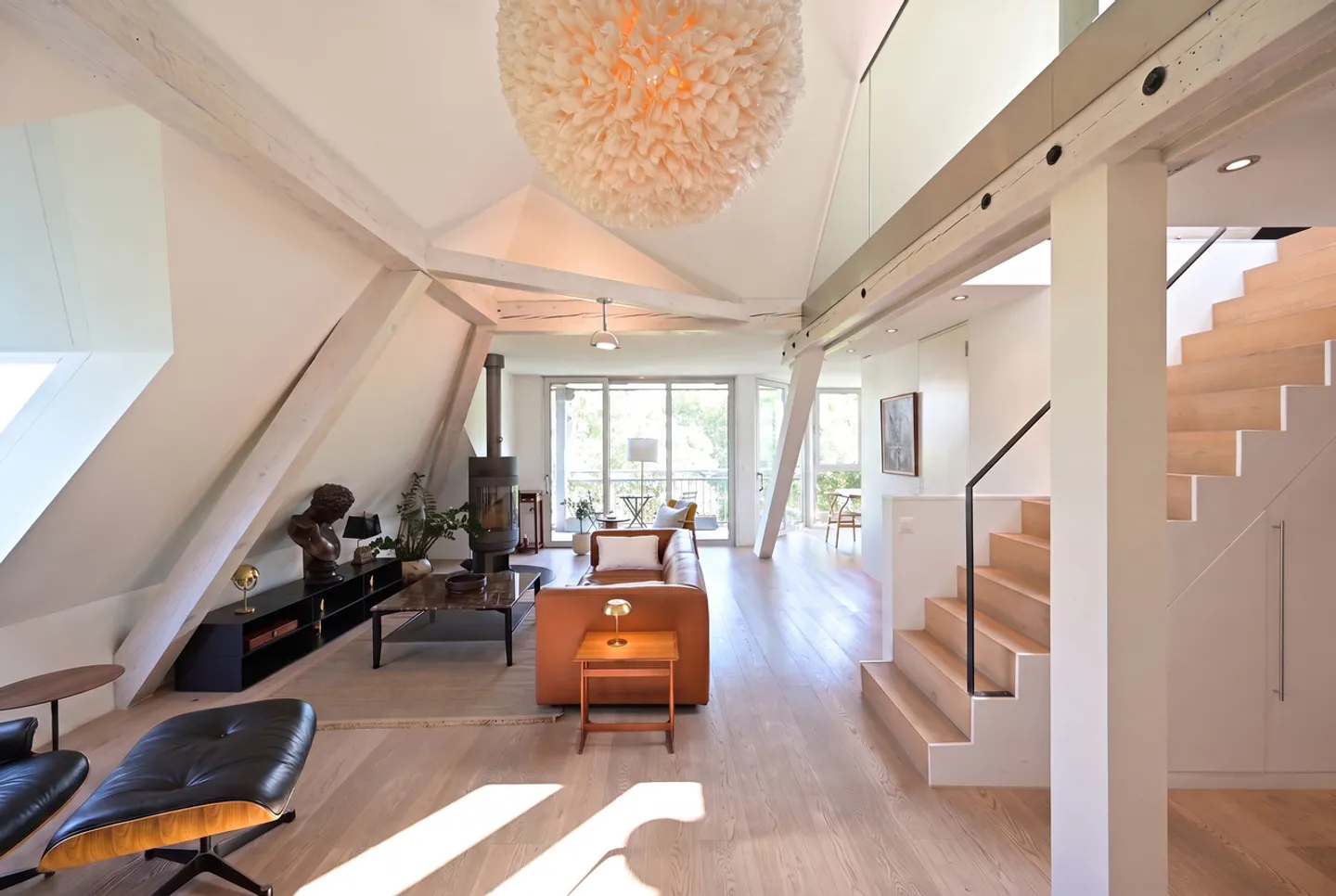LUXURIOUS DESIGNER APARTMENT WITH PANORAMIC ROOF TERRACE AND AIR CONDITIONING - Photo 3 of 14