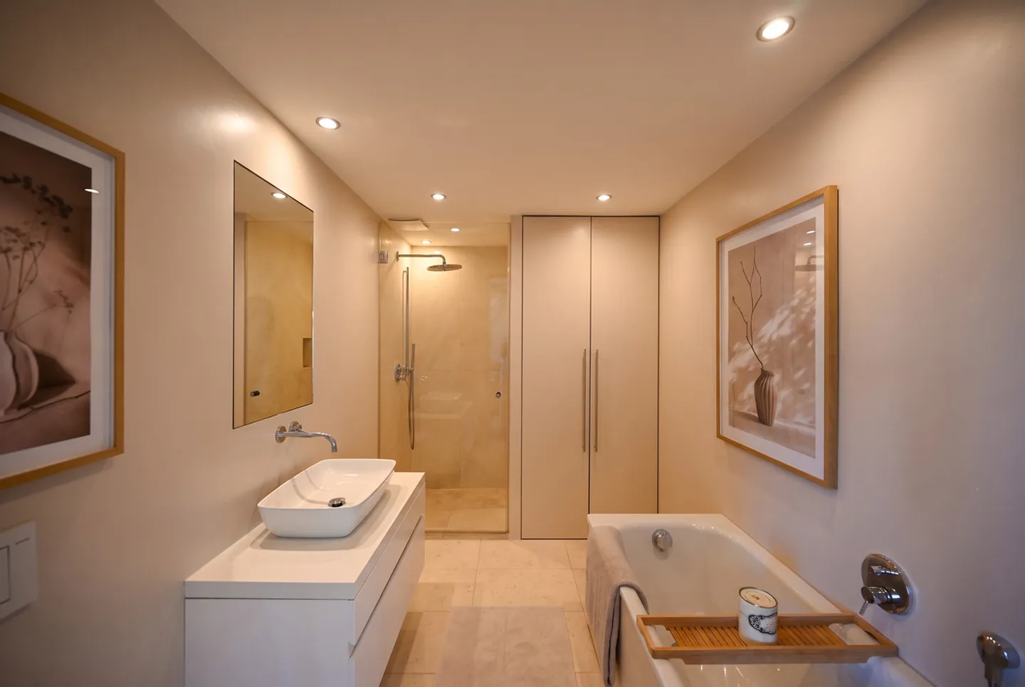 LUXURIOUS DESIGNER APARTMENT WITH PANORAMIC ROOF TERRACE AND AIR CONDITIONING - Photo 4 of 14
