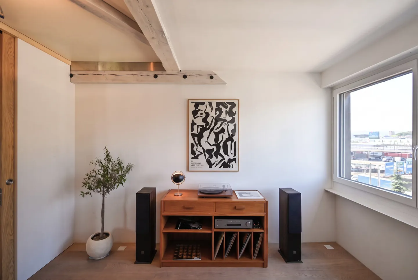 LUXURIOUS DESIGNER APARTMENT WITH PANORAMIC ROOF TERRACE AND AIR CONDITIONING - Photo 10 of 14