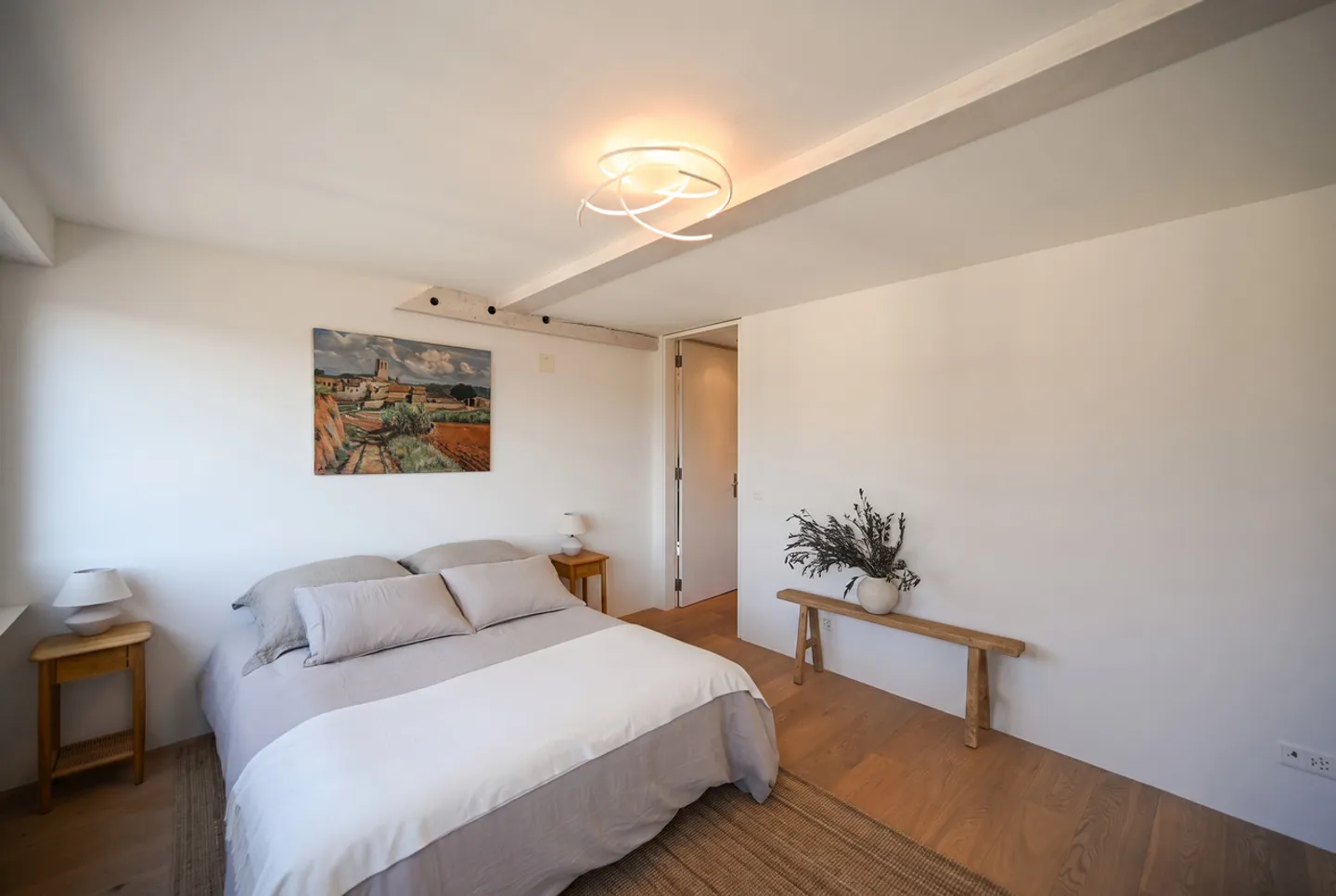 LUXURIOUS DESIGNER APARTMENT WITH PANORAMIC ROOF TERRACE AND AIR CONDITIONING - Photo 11 of 14