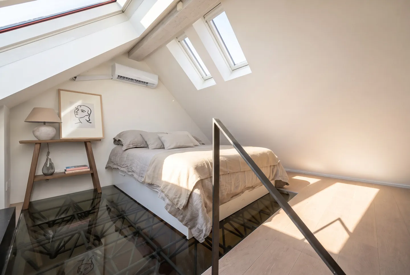 LUXURIOUS DESIGNER APARTMENT WITH PANORAMIC ROOF TERRACE AND AIR CONDITIONING - Photo 13 of 14