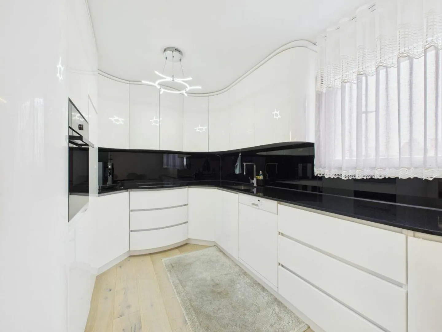 MODERN AN RUHIGER ZENTRALER LAGE - Foto 2 von 8