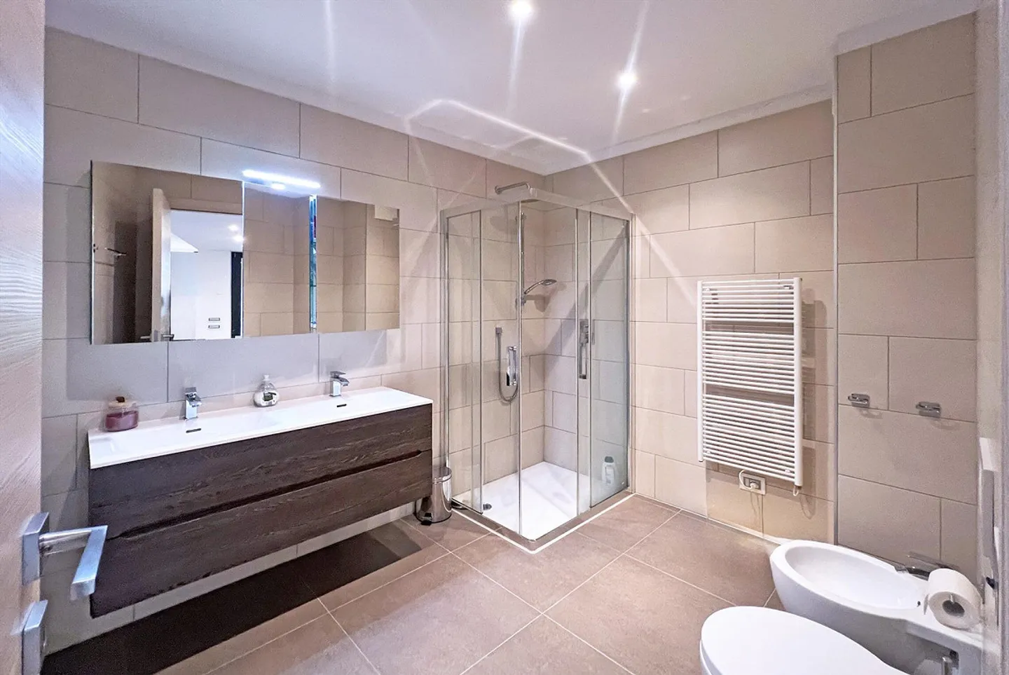 SPACIEUX 3.5 PIÈCES AVEC JARDIN ET PIÈCES SUPPLÉMENTAIRES À MASSAGNO - Photo 7 sur 9