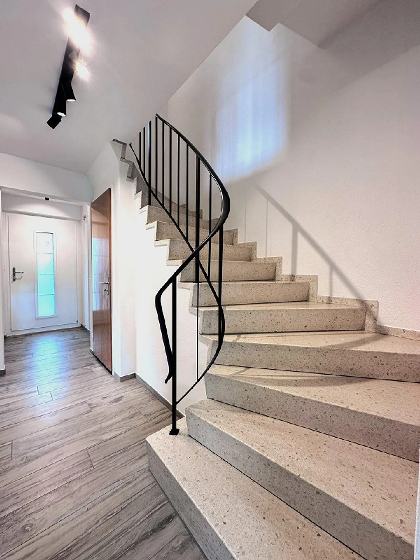 Charming 4.5-room single-family house with a large garden to enjoy - Photo 2 of 19
