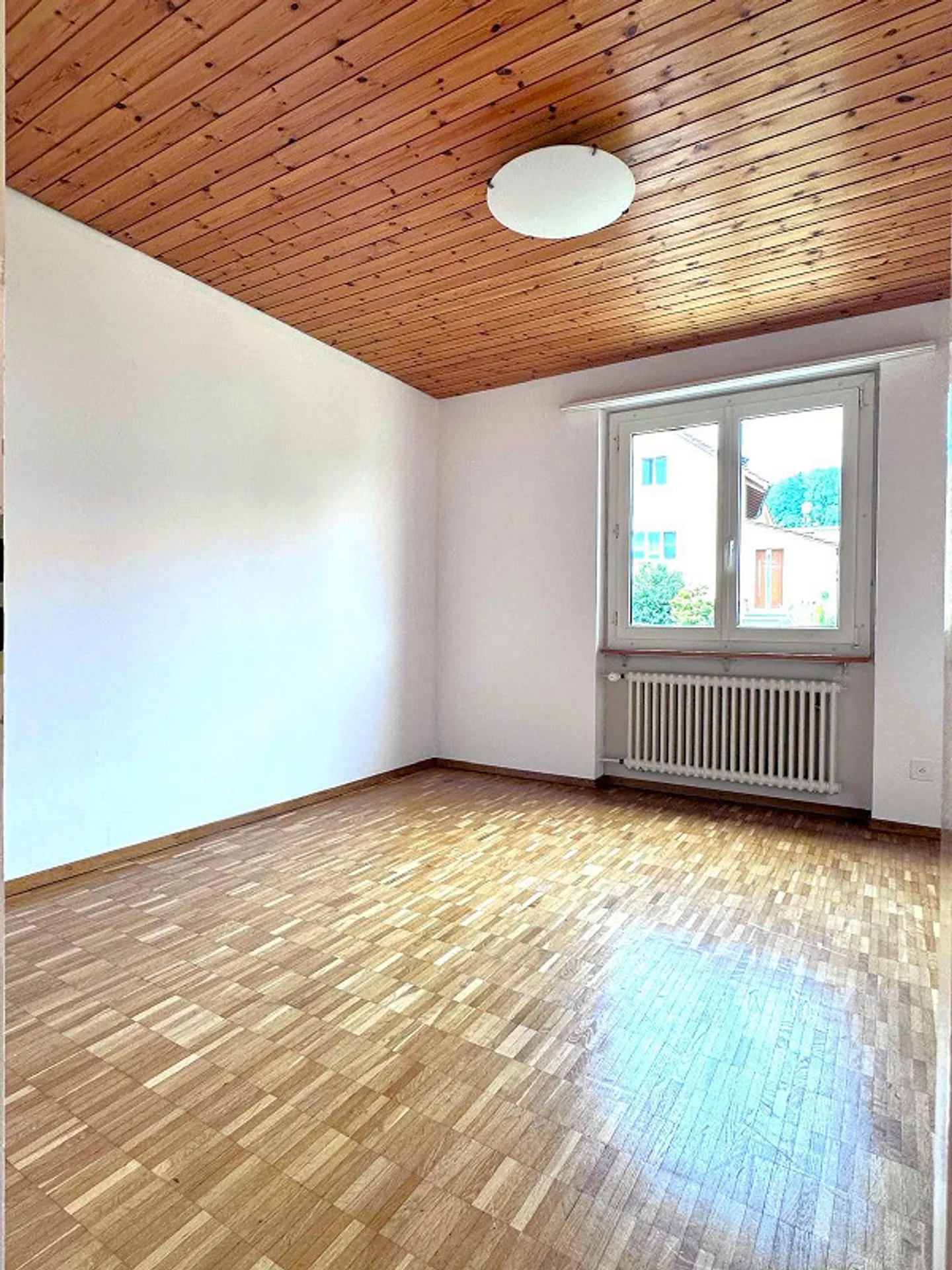Charming 4.5-room single-family house with a large garden to enjoy - Photo 10 of 19