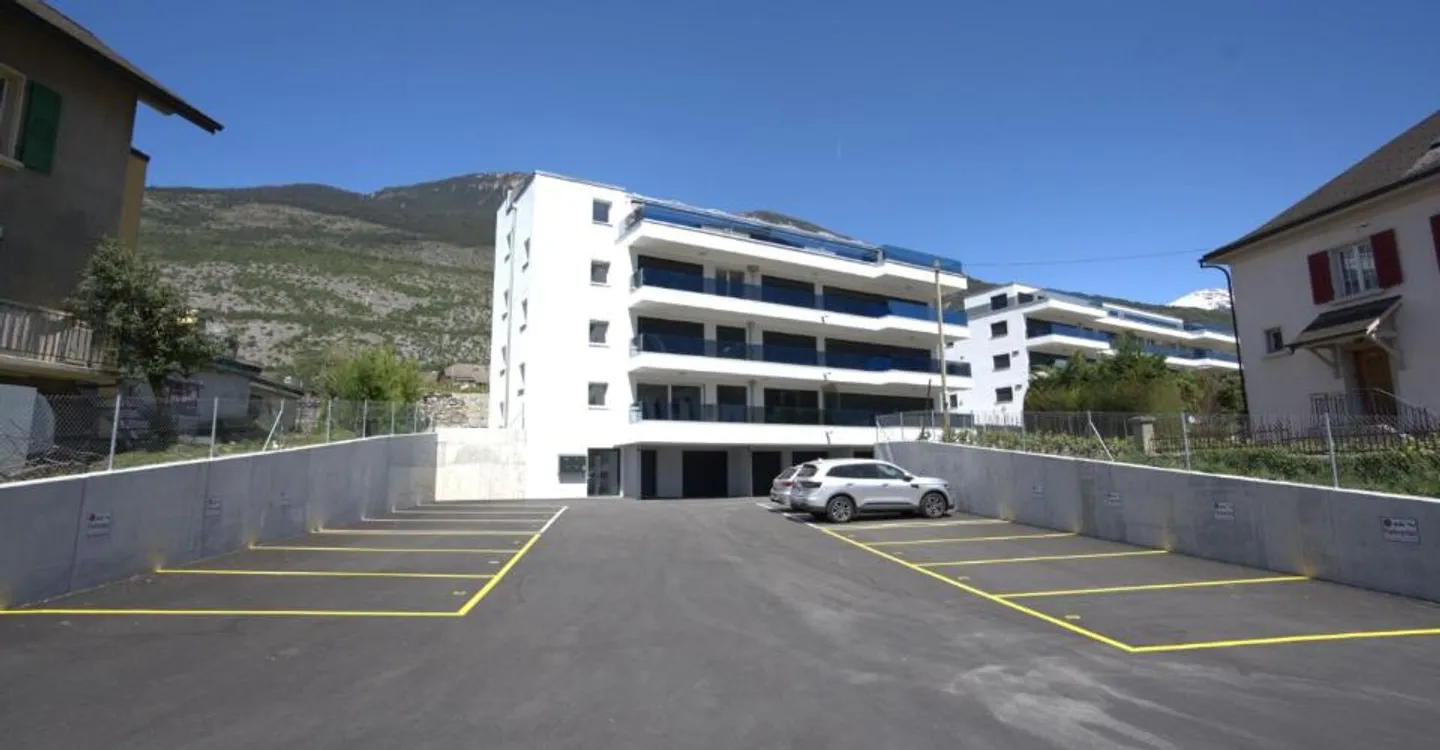 Outdoor parking spaces in the village center available for rent immediately - Photo 1 of 5