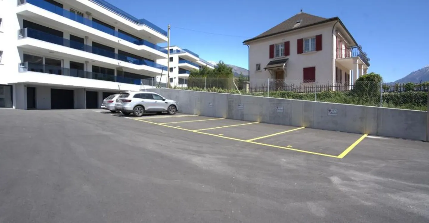 Outdoor parking spaces in the village center available for rent immediately - Photo 3 of 5