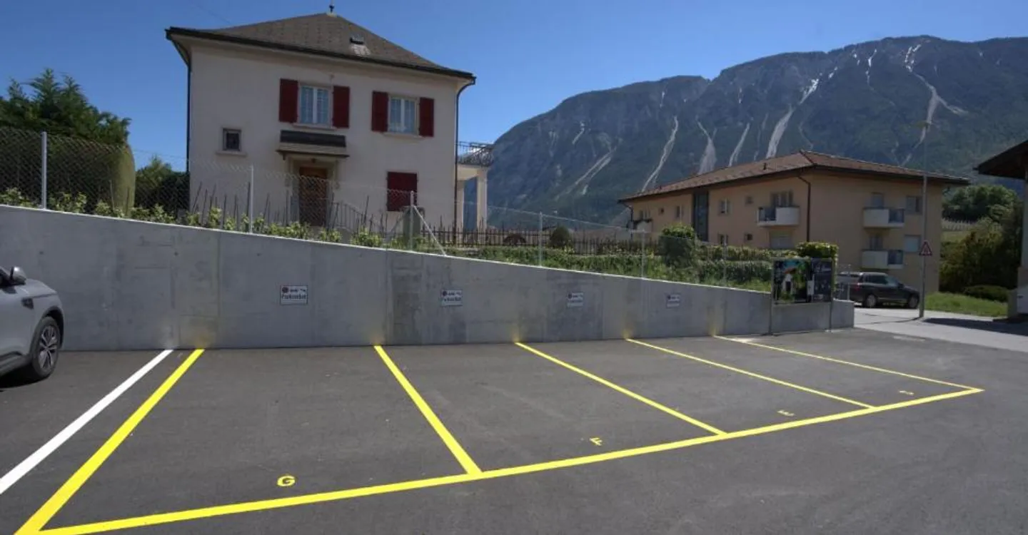 Outdoor parking spaces in the village center available for rent immediately - Photo 2 of 5