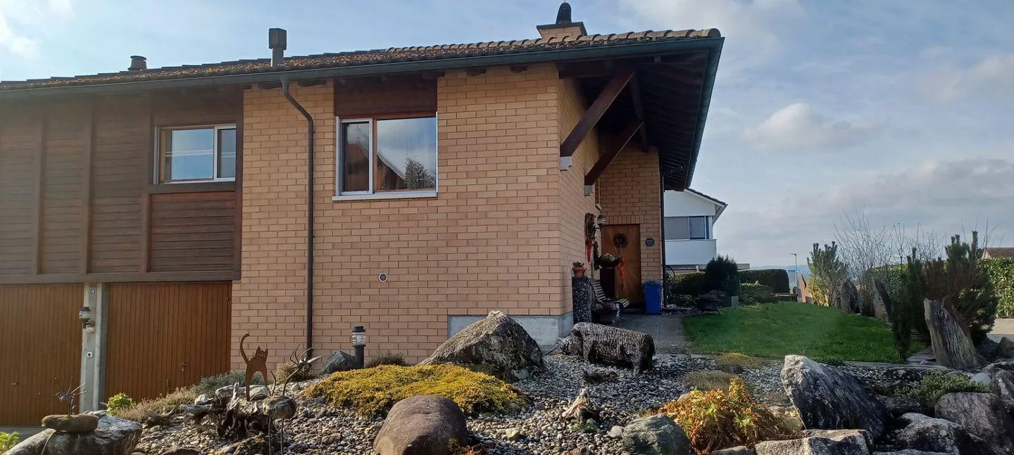 Family-friendly detached house in a quiet location - Photo 3 of 12