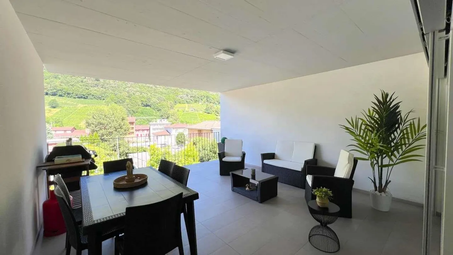 RIVERA - Elegante 5.5 con ampia terrazza coperta - Foto 1 di 12