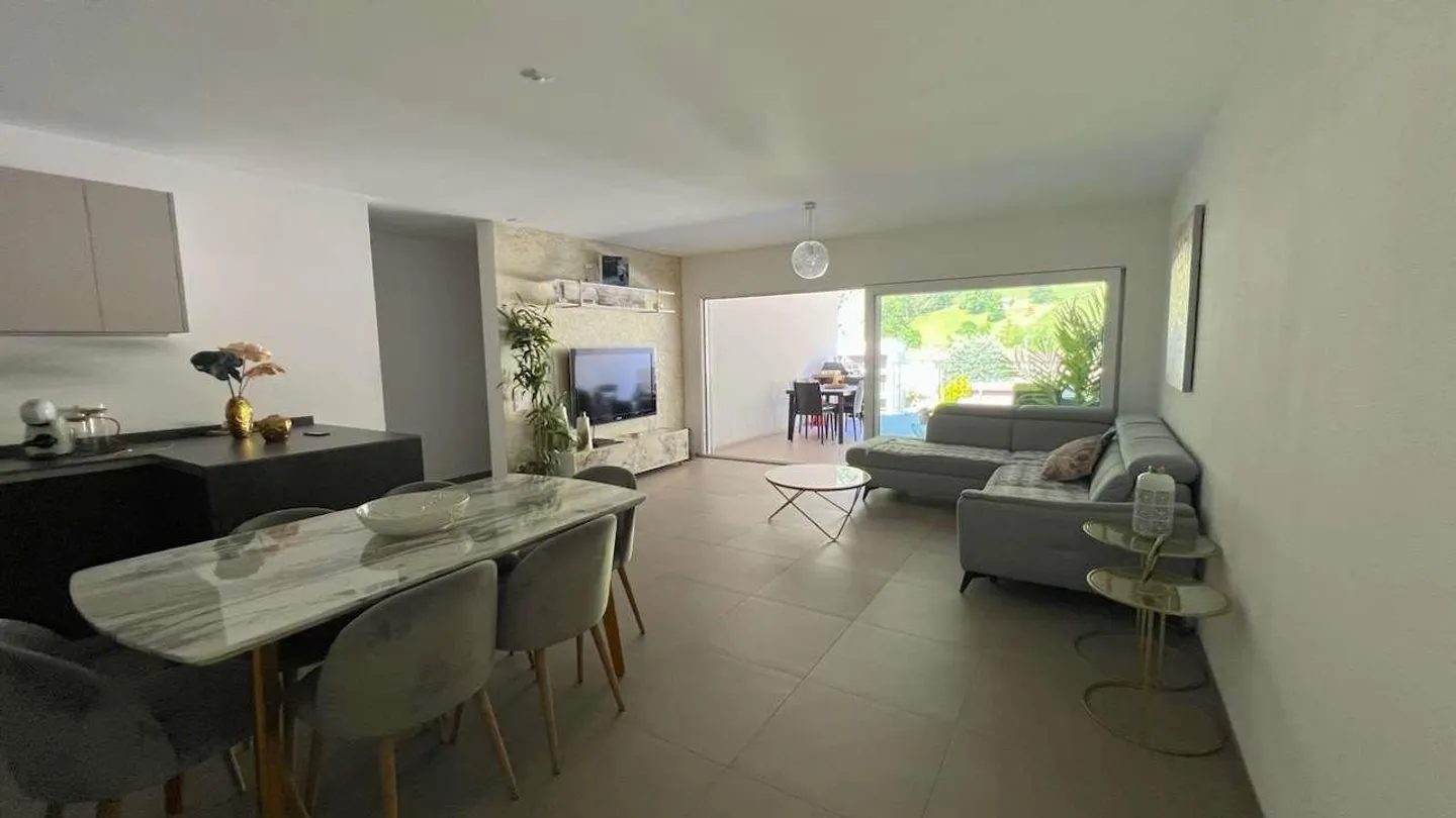 RIVERA - Elegante 5.5 con ampia terrazza coperta - Foto 2 di 12