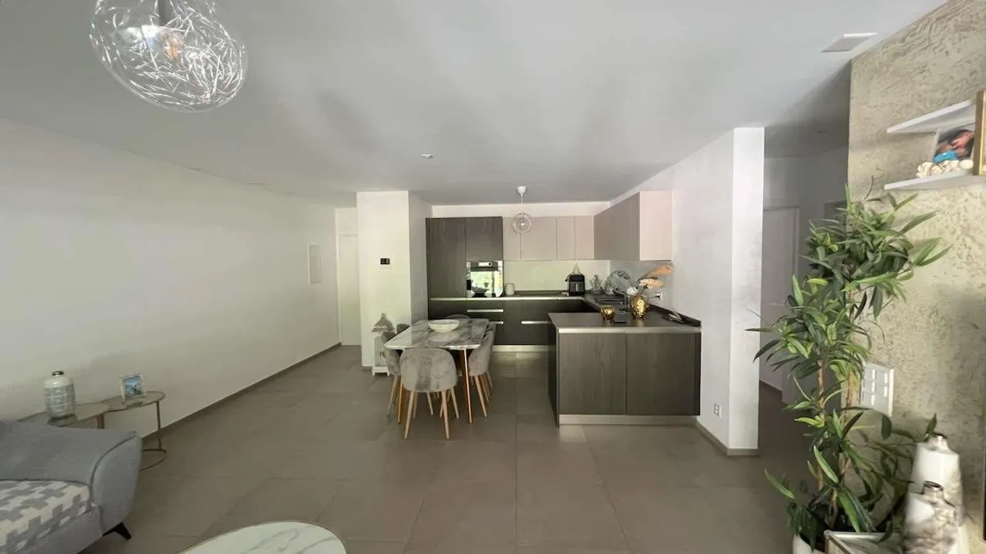 RIVERA - Elegante 5.5 con ampia terrazza coperta - Foto 3 di 12