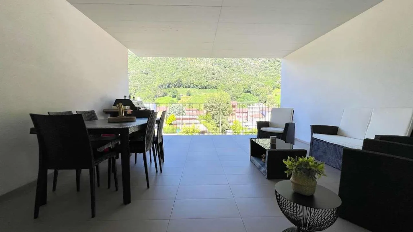 RIVERA - Elegante 5.5 con ampia terrazza coperta - Foto 9 di 12