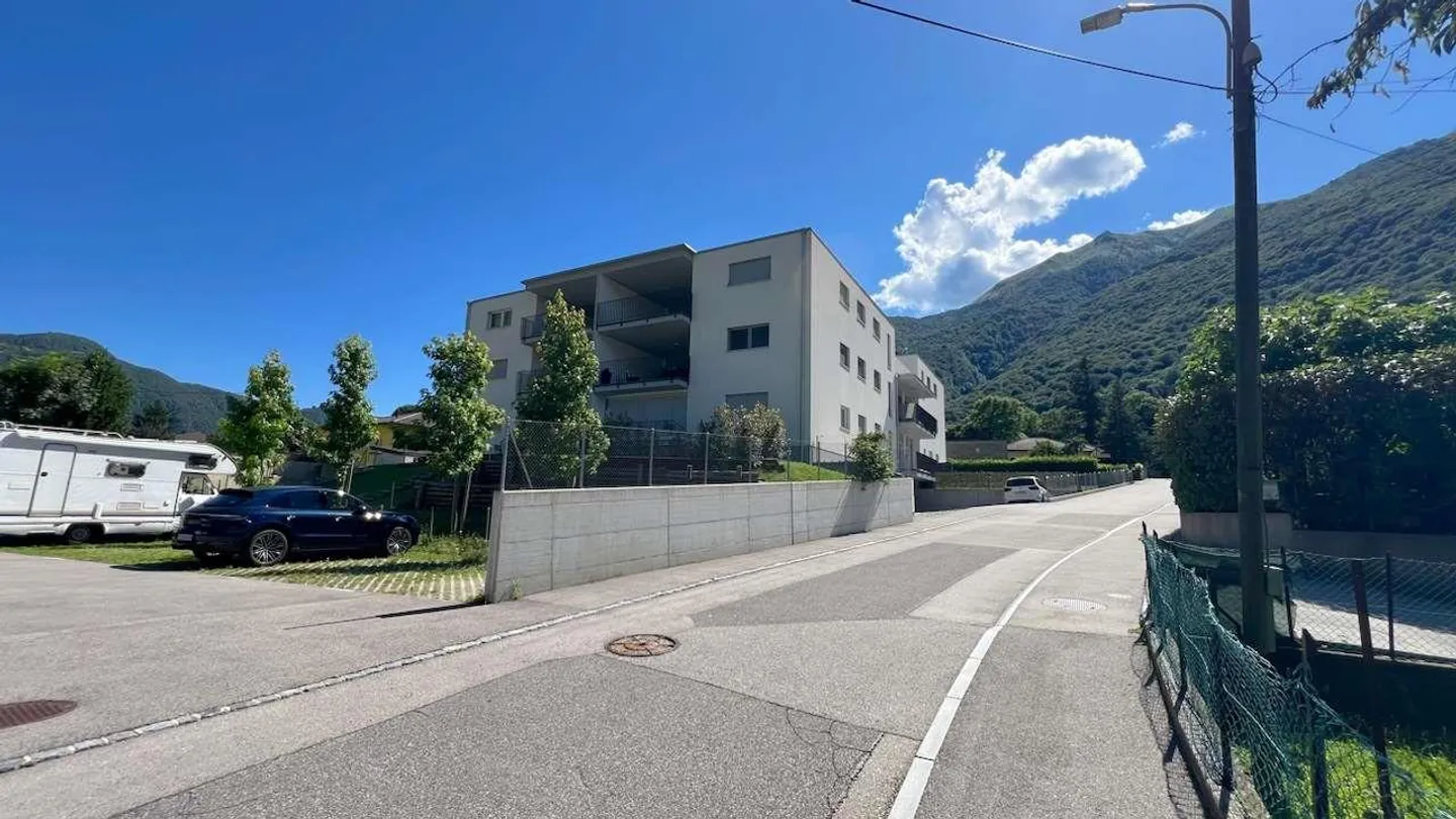RIVERA - Elegante 5.5 con ampia terrazza coperta - Foto 10 di 12