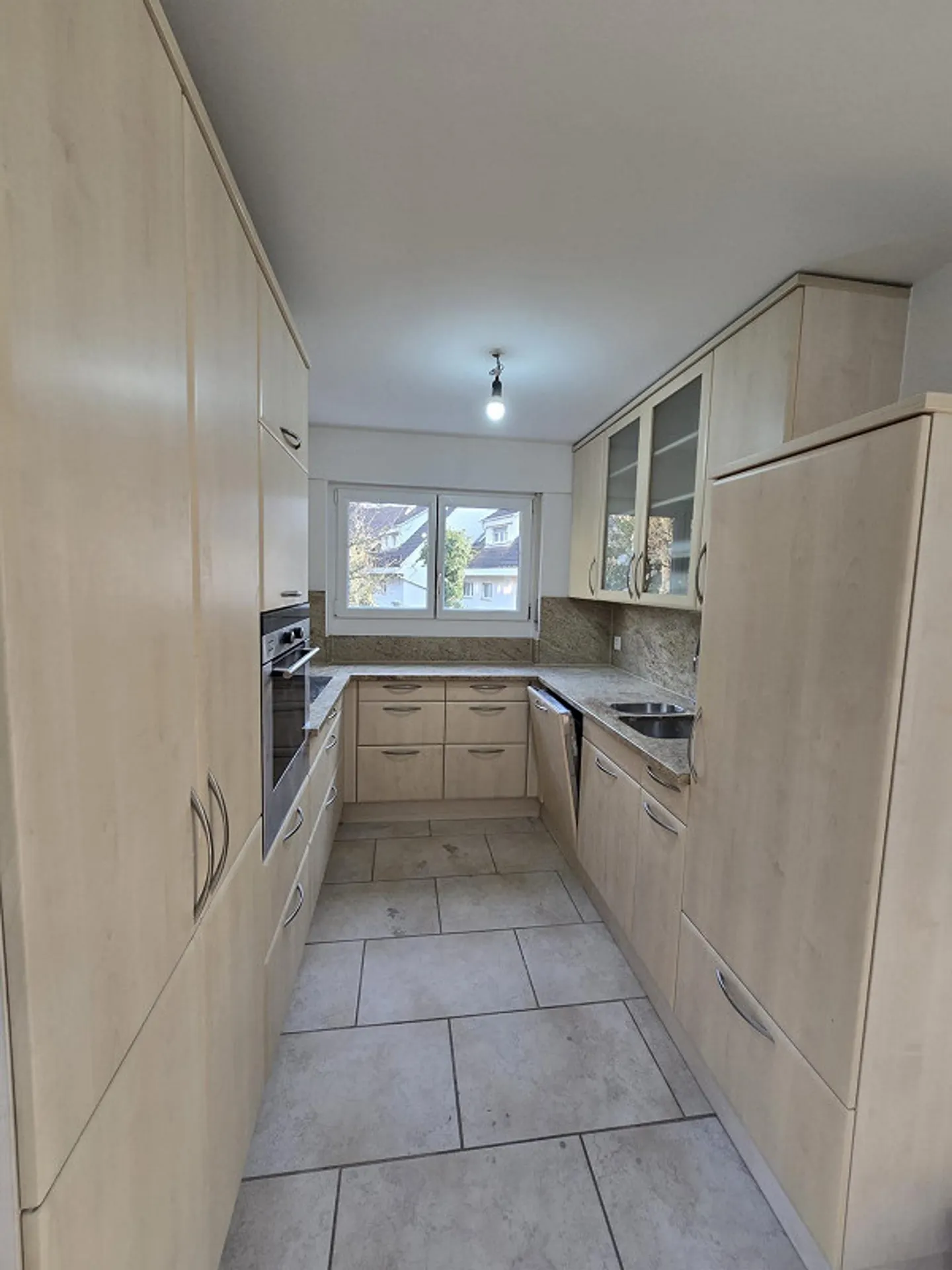 Renovated 4.5-room apartment in a sun-drenched location with a view - Photo 1 of 5
