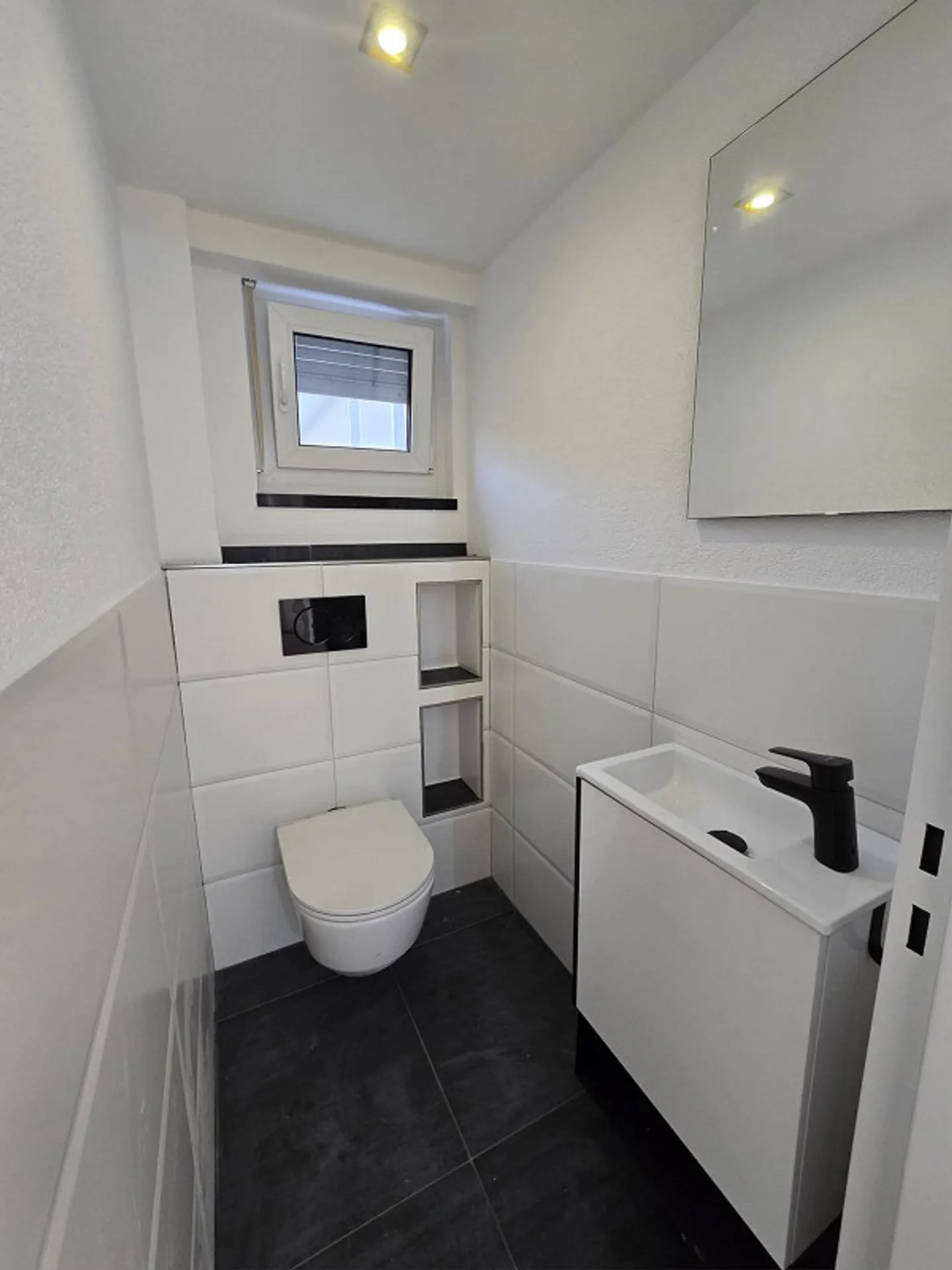 Renovated 4.5-room apartment in a sun-drenched location with a view - Photo 3 of 5
