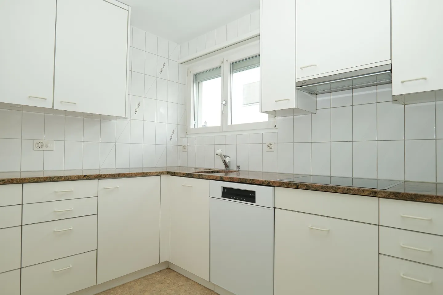 Spacious Living in Allschwil - Photo 8 of 9