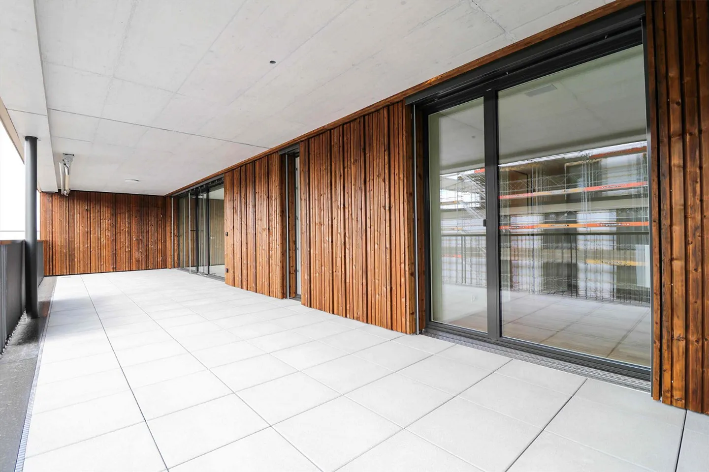 Modern apartment with a view of the greenery - Photo 2 of 5